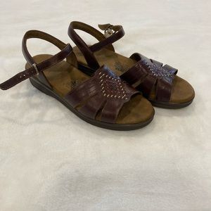 Sad vintage sandals 7 1/2 M